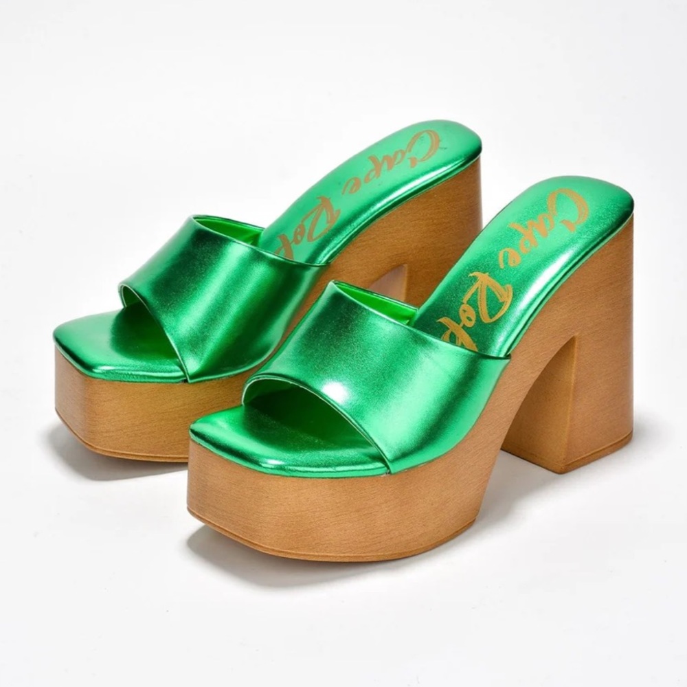 •CAPE ROBBIN• “Enisle” Green Platform Slide Sandals // NIB
